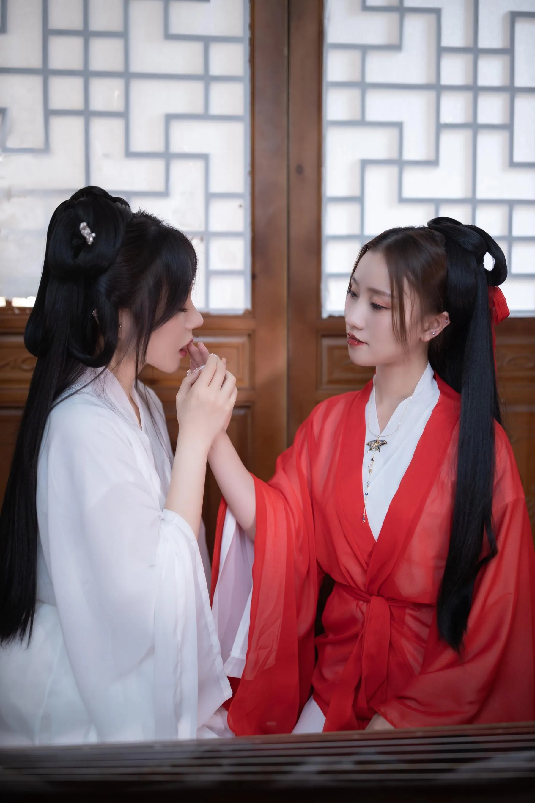 NO.0028 秀人名模鱼子酱Fish内部私购未上架《双女古装剧情》写真 [67P]插图6